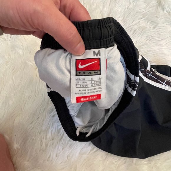 NWOT Nike Dri-Fit Running Shorts, WSU Cougars, Size Medium - Grey, Plaid - Picture 2 of 6